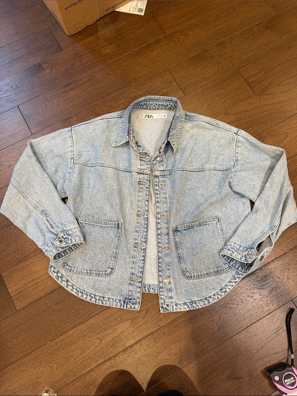 Zara Light Wash Denim Jacket in Pale Blue Size Large - C30-128